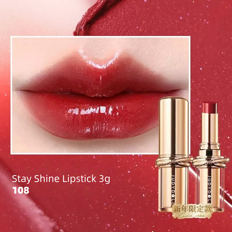 Gold Vibe Series Makeup Look for New Year